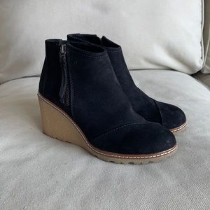 Toms Avery Wedge Booties